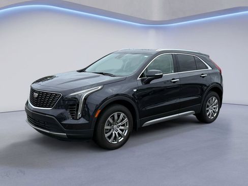 Used 2023 Cadillac XT4 Premium Luxury w/ Technology Package FWD image 9