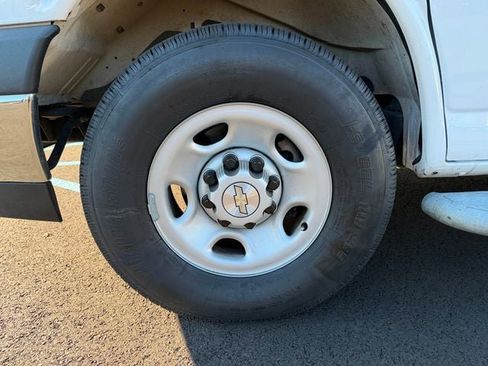 Used 2024 Chevrolet Express 2500 w/ Driver Convenience Package image 7