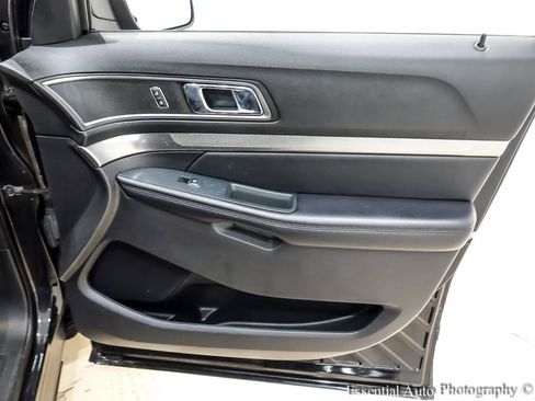 Used 2018 Ford Explorer XLT w/ Equipment Group 202A image 32