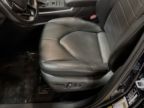 Used 2021 Toyota Highlander XLE image 23