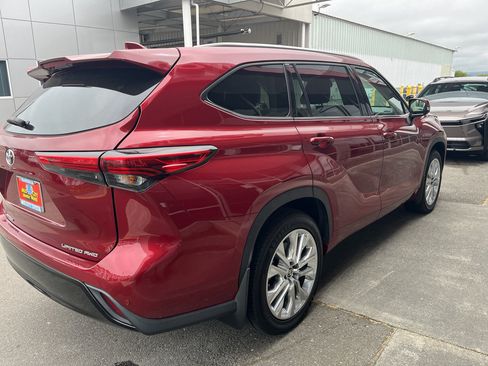 Used 2021 Toyota Highlander Limited AWD/4WD image 22
