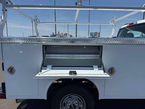 New 2026 Ford F250 XL w/ XL Chrome Package AWD/4WD image 8