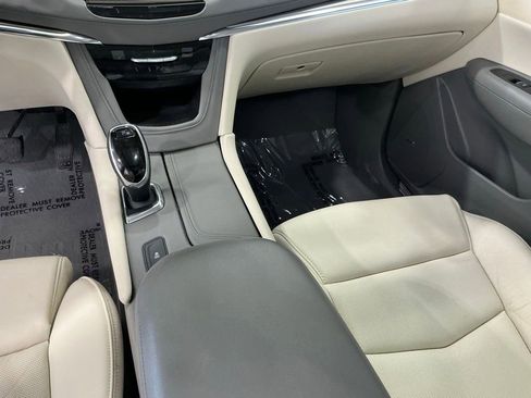 Used 2017 Cadillac XT5 Luxury w/ Driver Awareness Package FWD image 13