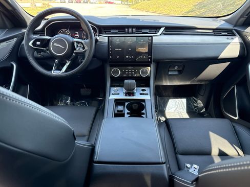 Certified 2025 Jaguar F-PACE R-Dynamic S image 7