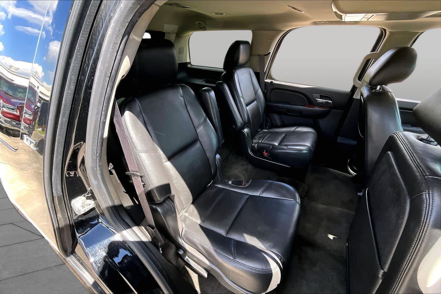Used 2013 Chevrolet Tahoe LTZ RWD image 19