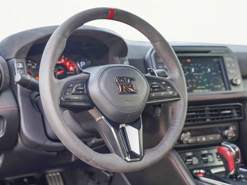Used 2018 Nissan GT-R NISMO image 29
