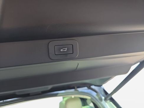 Used 2024 Land Rover Range Rover SE image 13