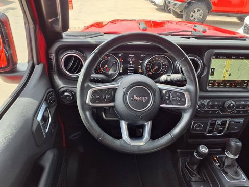Used 2022 Jeep Wrangler Unlimited Sahara AWD/4WD image 17