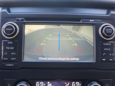 Used 2018 Nissan Titan SV w/ SV Convenience Package image 37