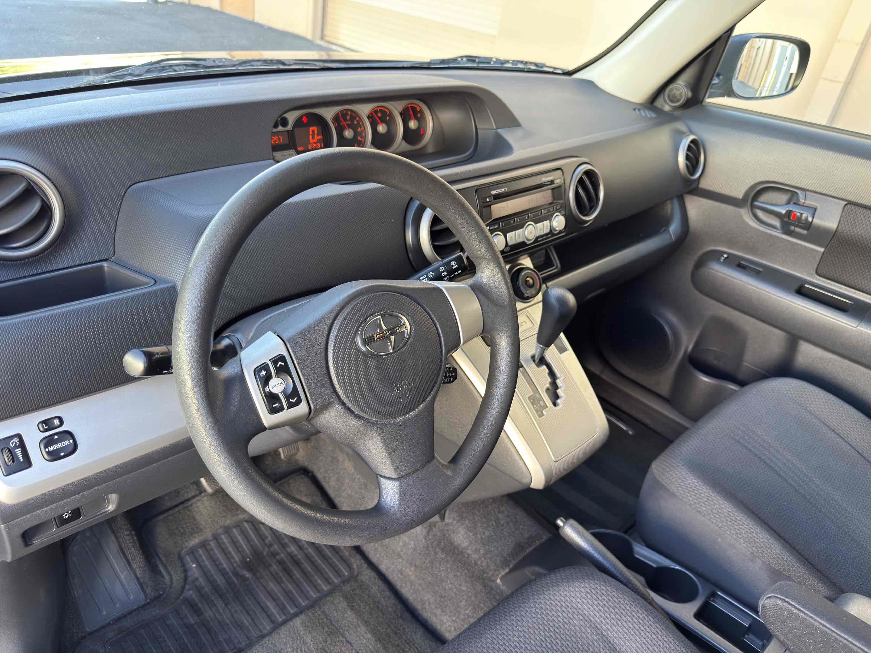 Used 2008 Scion xB FWD image 23