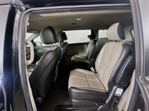 Used 2020 Kia Sedona EX image 23