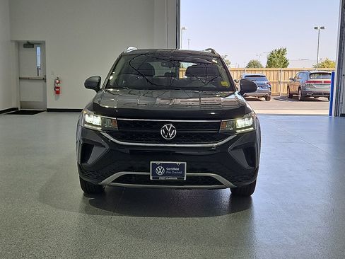 Certified 2023 Volkswagen Taos SE w/ Panoramic Sunroof Package FWD image 3