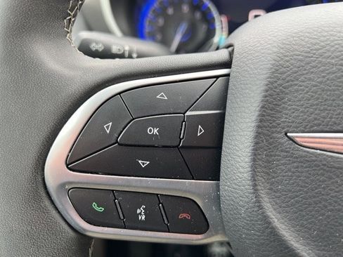 Certified 2024 Chrysler Pacifica Touring-L image 21