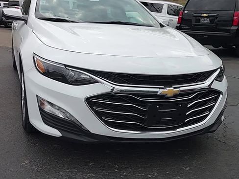 Used 2025 Chevrolet Malibu LT image 1