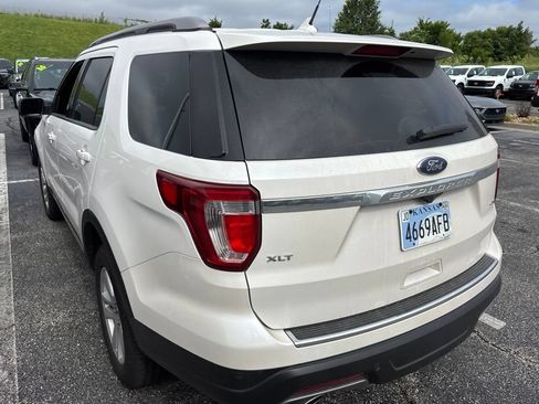 Used 2018 Ford Explorer XLT w/ Equipment Group 202A AWD/4WD image 3