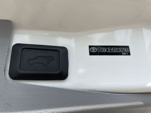 Used 2013 Toyota Highlander Limited AWD/4WD image 18
