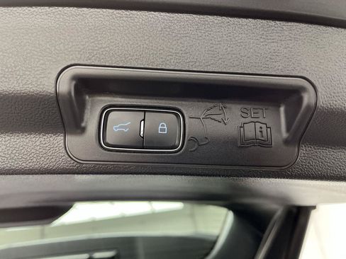 Used 2022 Ford Explorer XLT AWD/4WD image 30