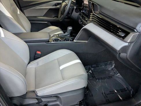 Used 2025 Toyota Camry SE image 19