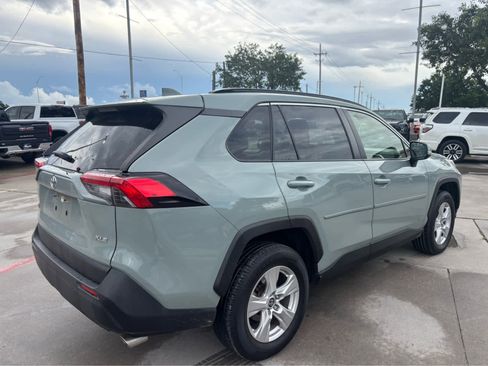 Used 2020 Toyota RAV4 XLE w/ Convenience Package FWD image 3