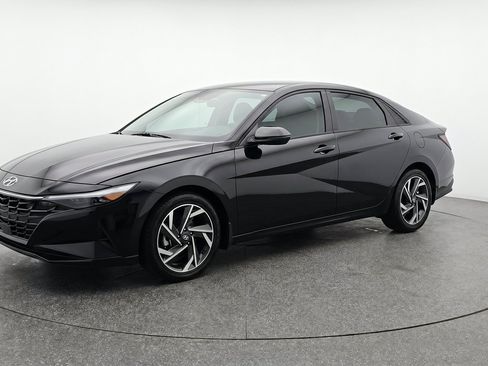 Used 2025 Hyundai Elantra SEL FWD image 3