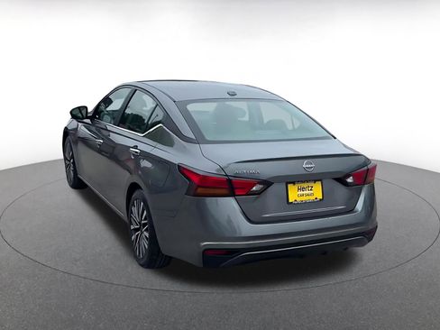 Used 2025 Nissan Altima 2.5 SV FWD image 11