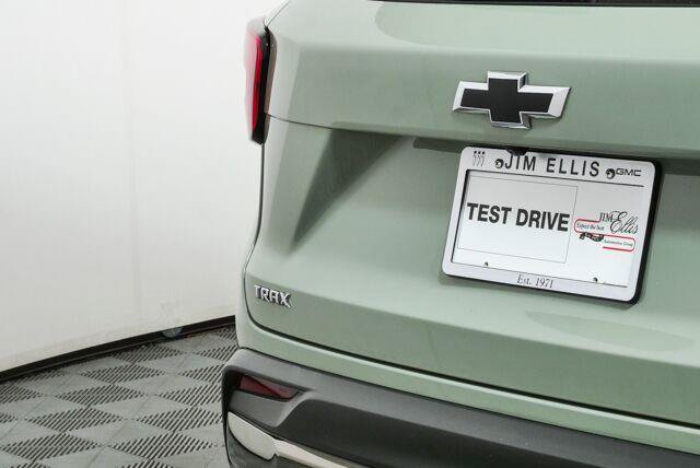 Used 2025 Chevrolet Trax ACTIV w/ Sunroof Package FWD image 32