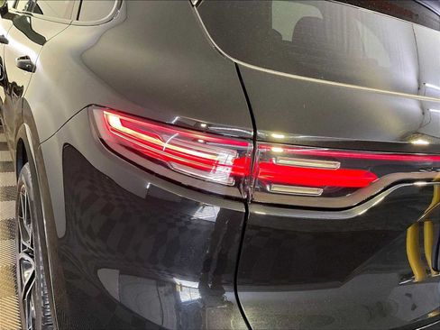Certified 2023 Porsche Cayenne AWD/4WD image 30