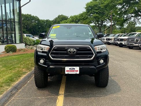 Used 2018 Toyota Tacoma SR5 AWD/4WD image 2