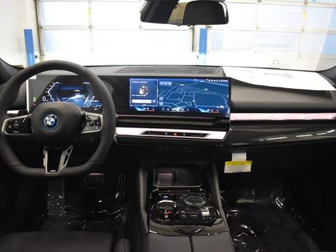 New 2027 BMW i5 xDrive40 w/ M Sport Package AWD/4WD image 5