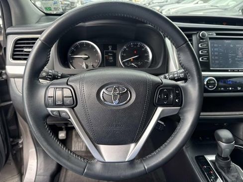 Used 2016 Toyota Highlander XLE image 28
