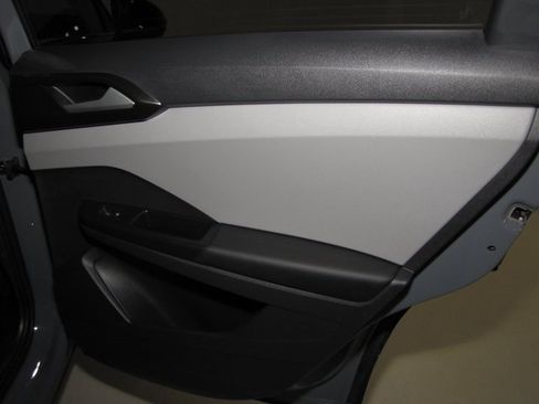 Used 2022 Volkswagen Taos SE image 18