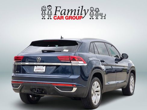 Used 2023 Volkswagen Atlas Cross Sport SE w/ Panoramic Sunroof Package FWD image 4