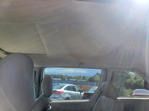 Used 2006 Chrysler Town & Country Limited w/ Popular Equipment Group I image 15