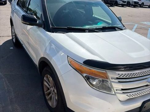 Used 2012 Ford Explorer XLT AWD/4WD image 3