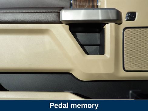 Used 2019 Ford F150 Lariat w/ Trailer Tow Package image 9