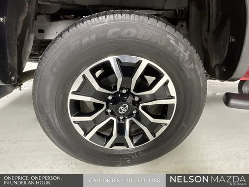 Used 2022 Toyota Tacoma TRD Sport w/ Technology Package image 10