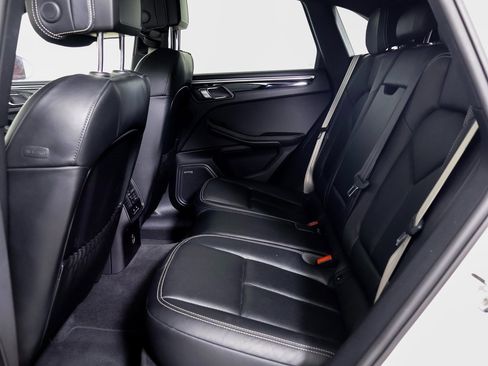 Certified 2024 Porsche Macan w/ Premium Plus Package image 9