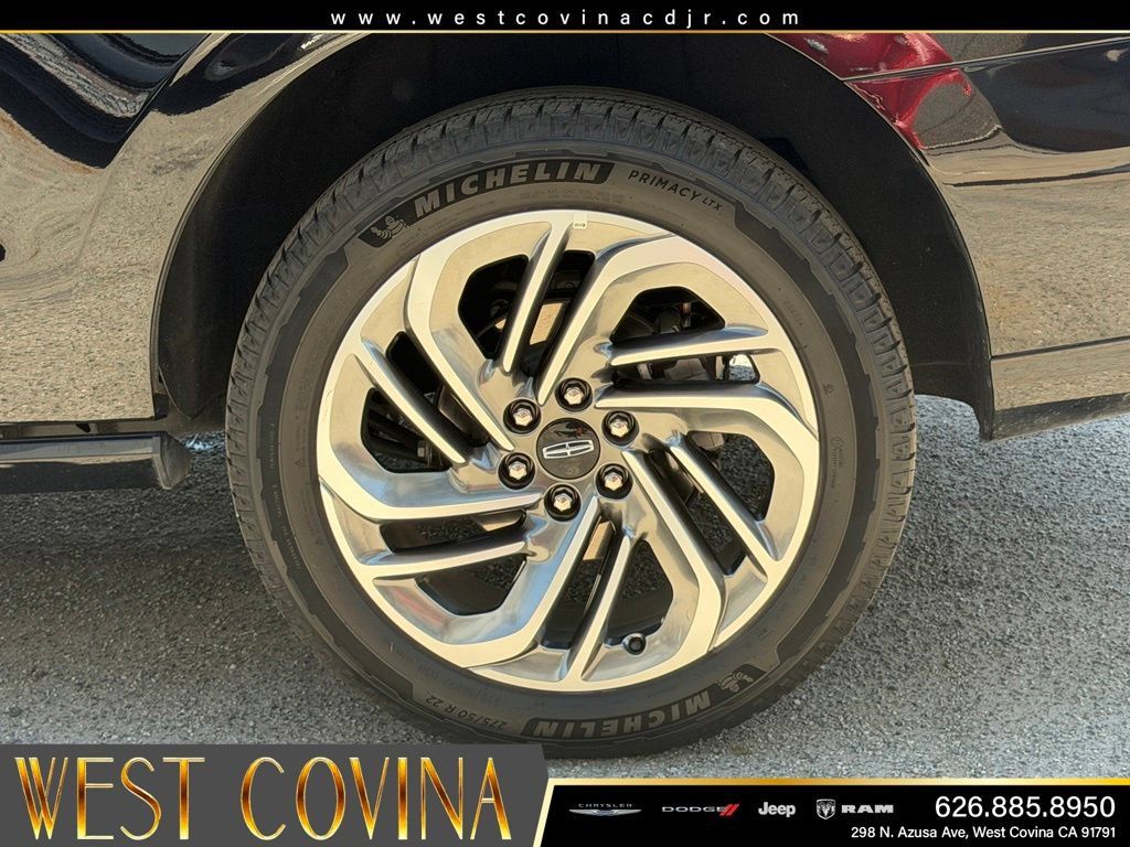 Used 2025 Lincoln Navigator Reserve AWD/4WD image 16
