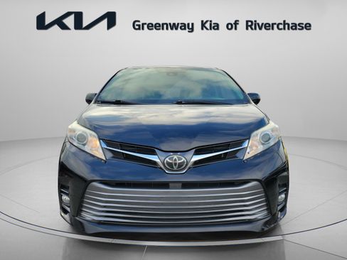 Used 2020 Toyota Sienna XLE image 2