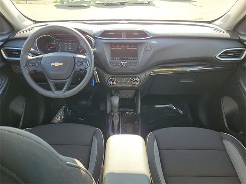 Used 2023 Chevrolet TrailBlazer LS image 9