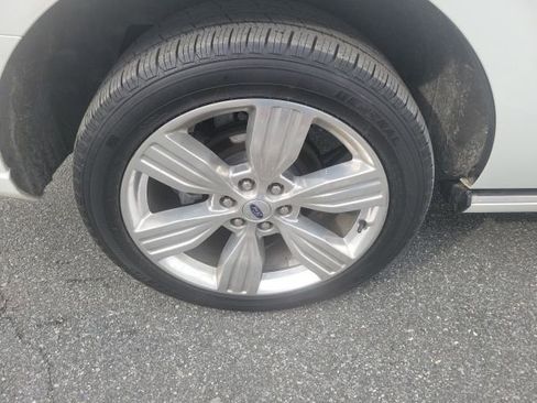 Used 2023 Ford Expedition Platinum image 11