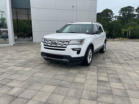 Used 2019 Ford Explorer XLT w/ Equipment Group 202A FWD image 2
