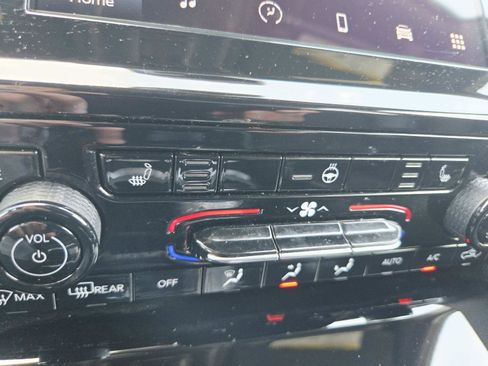 Used 2024 Jeep Grand Cherokee Altitude image 31