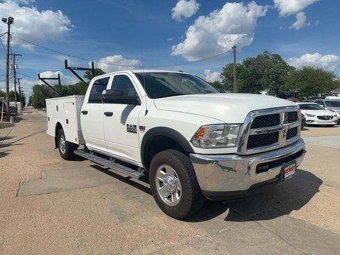 Used 2018 RAM 2500 Tradesman w/ Chrome Appearance Group AWD/4WD image 4
