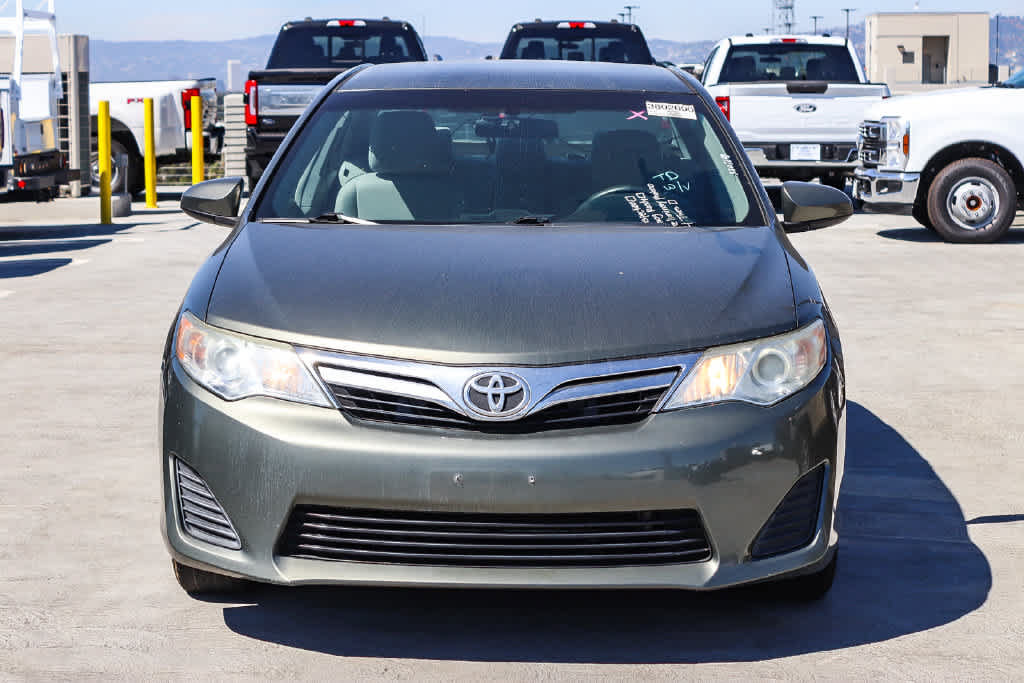 Used 2014 Toyota Camry LE FWD image 2