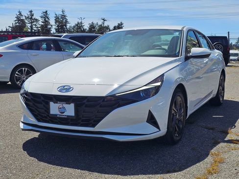 Used 2023 Hyundai Elantra SEL w/ Cargo Package FWD image 4