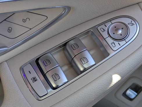 Certified 2022 Mercedes-Benz GLC 300 image 24