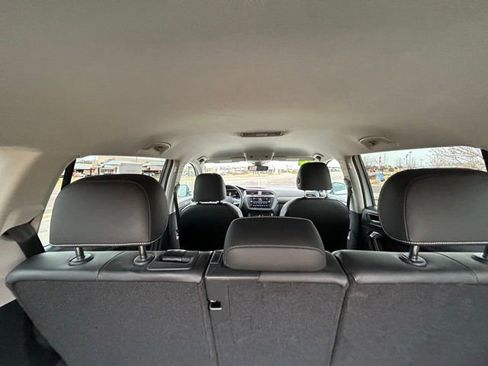 Used 2024 Volkswagen Tiguan SE image 25