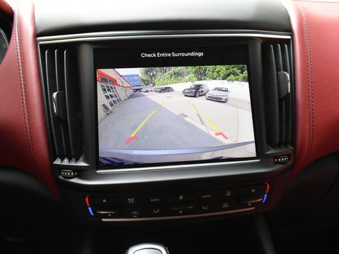 Used 2022 Maserati Levante GT AWD/4WD image 25