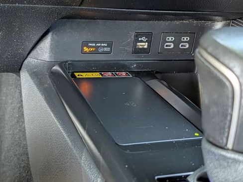 Used 2025 Toyota Camry SE w/ Convenience Package FWD image 16